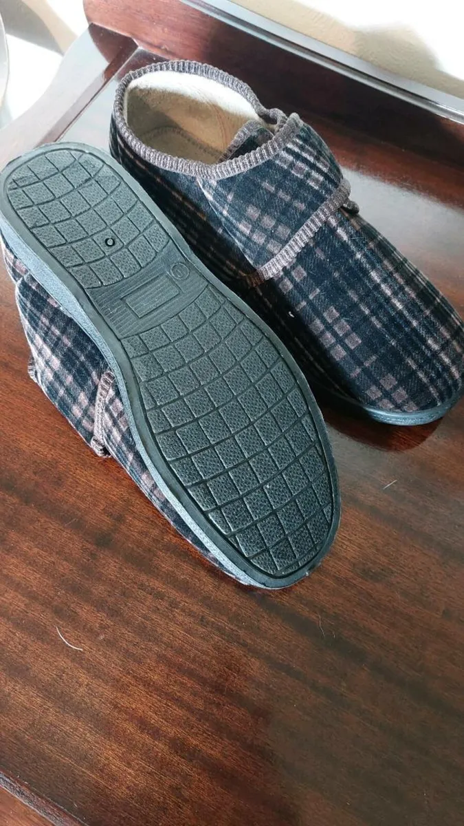 Men's slippers - Image 3