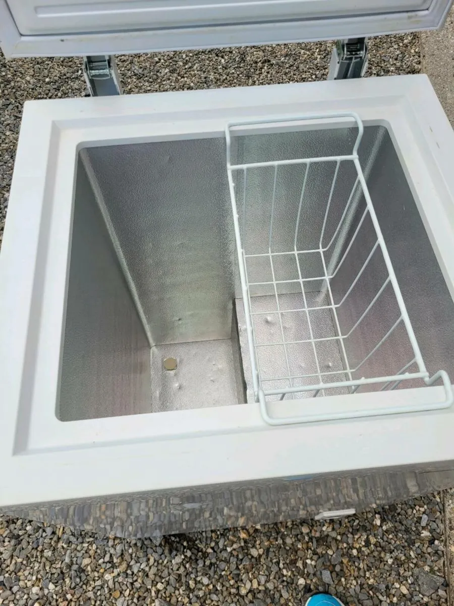 Chest freezer Small - Image 1