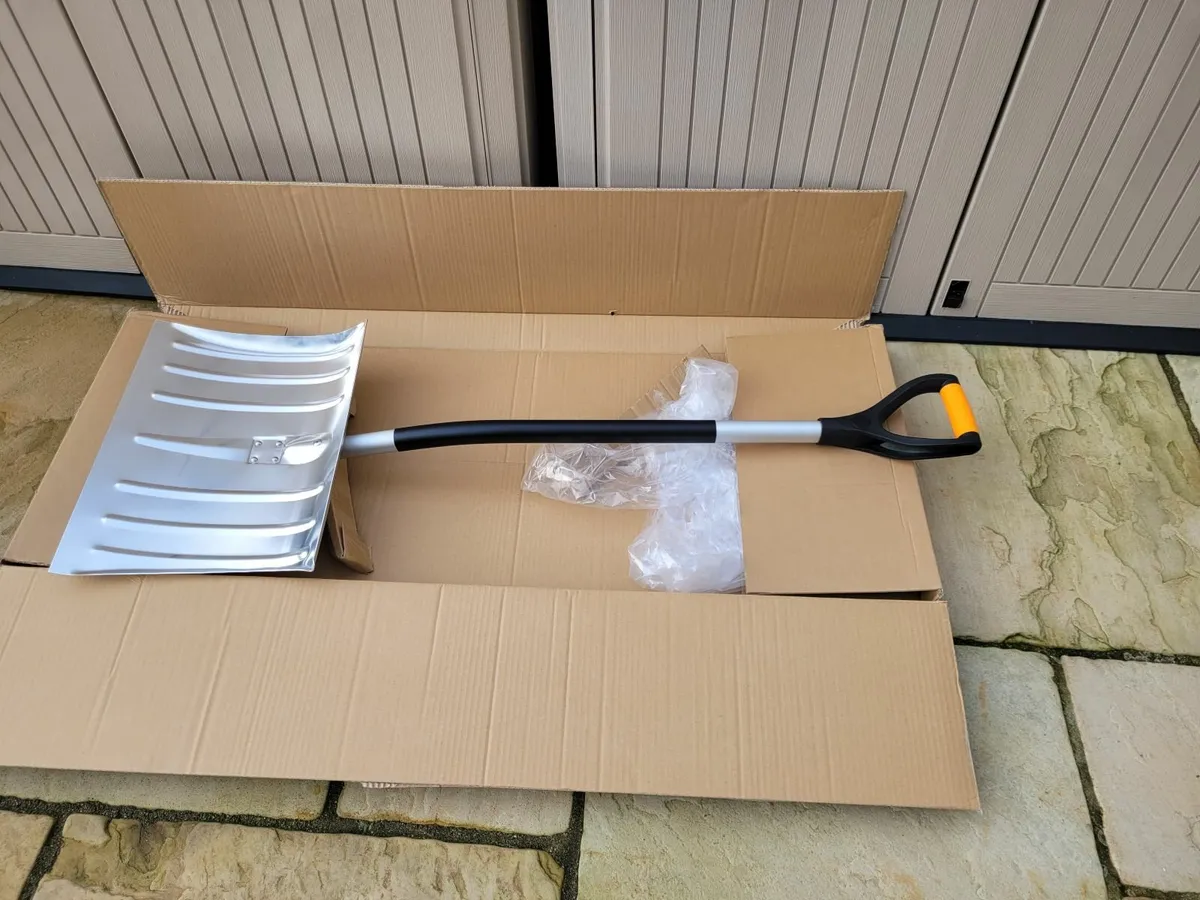 Strong Ultralight Aluminium Snow Shovel - Image 1