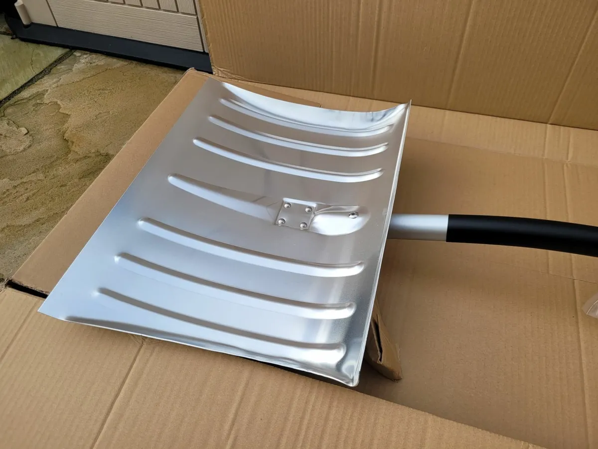 Strong Ultralight Aluminium Snow Shovel - Image 4