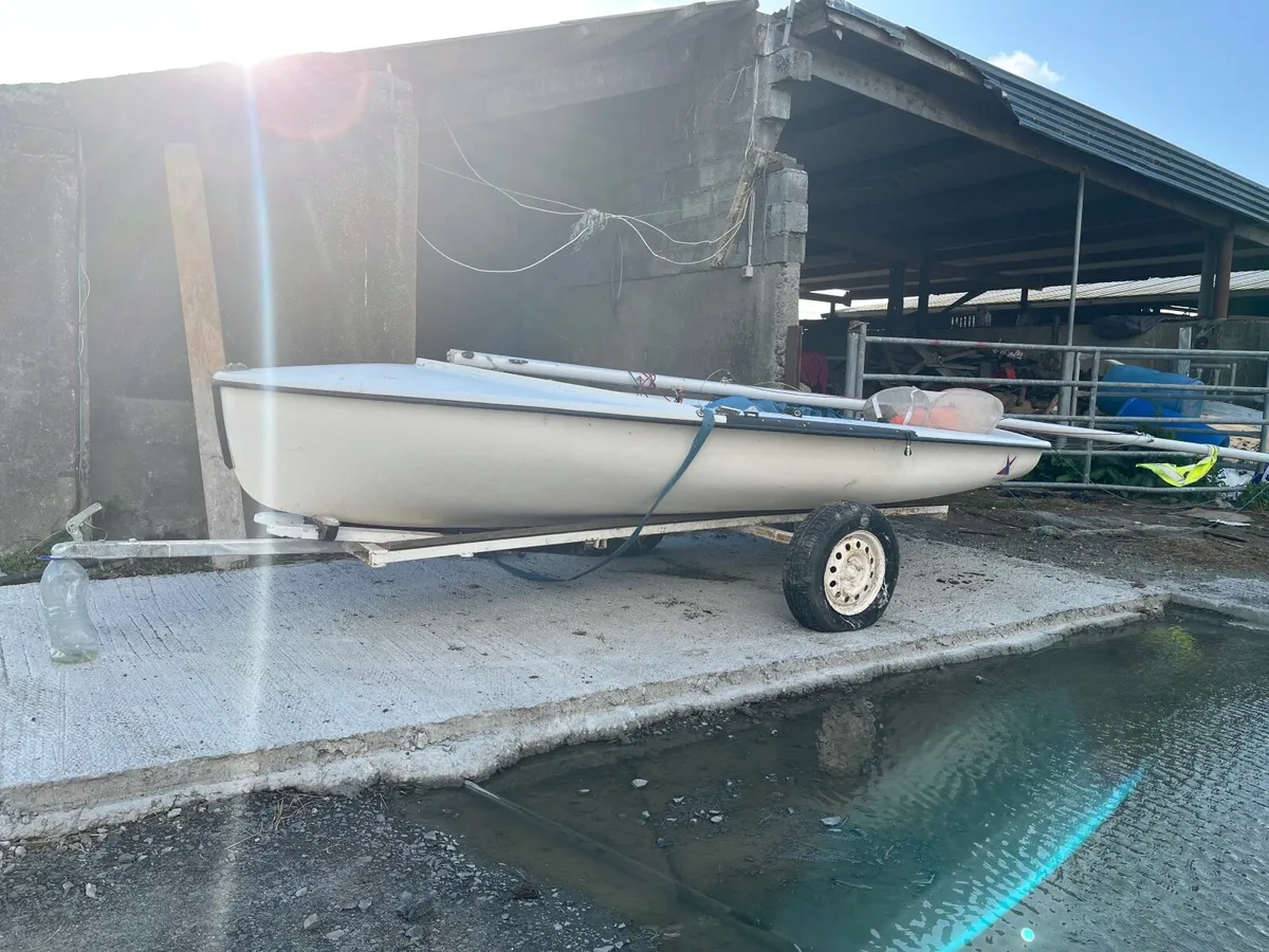 Vanguard 14 ft Sailboat with 20ft mast - Image 1