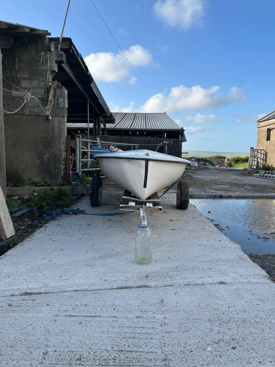 Vanguard 14 ft Sailboat with 20ft mast - Image 3