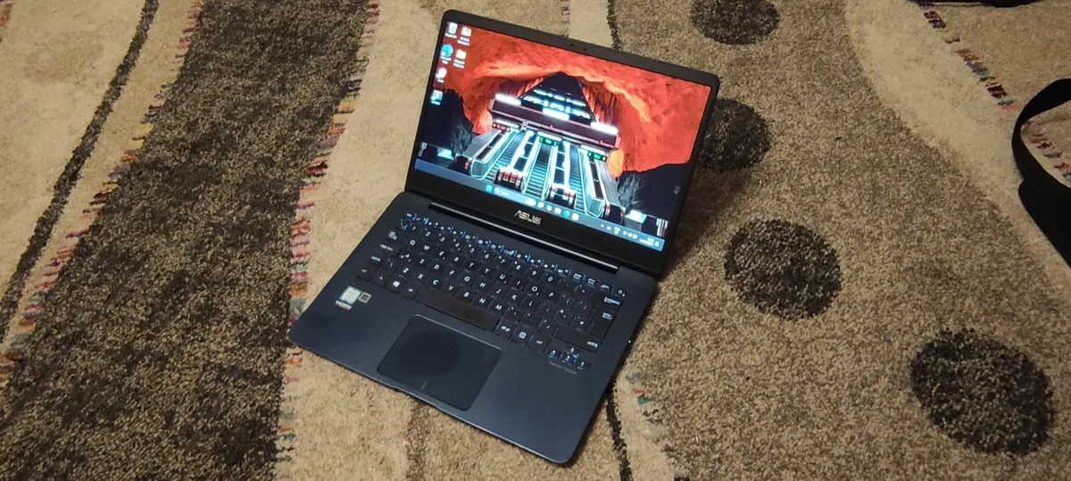 Asus ZenBook Navy Blue i5 256GB SSD - Image 2