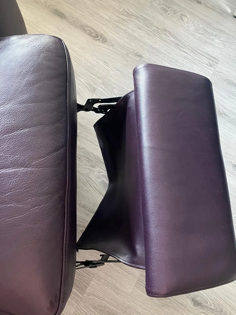 Recliner chair with USB port - Image 2