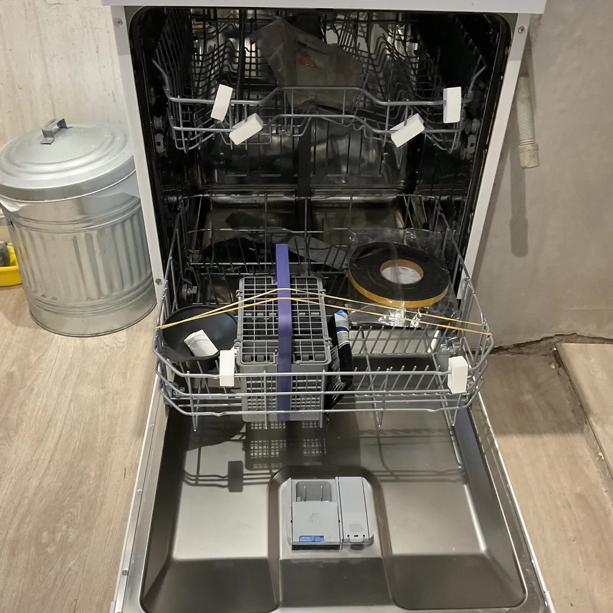 Dishwasher - Image 2