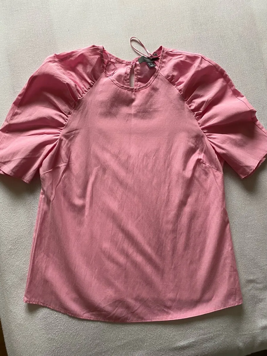 Girl’s Light Pink Leg of Mutton Short Sleeve Top - Image 3