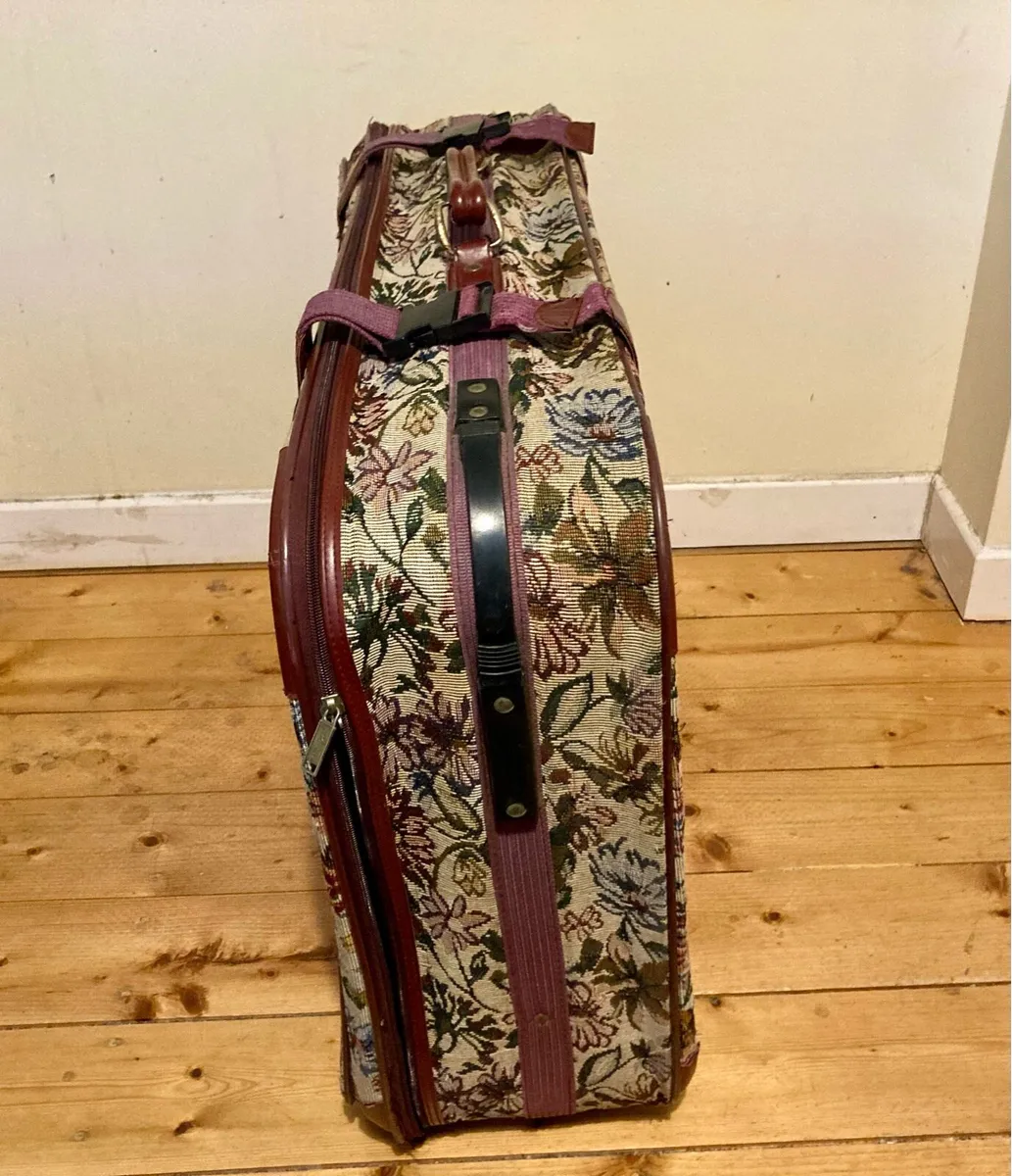 Retro Floral Travel Suitcase - Image 3