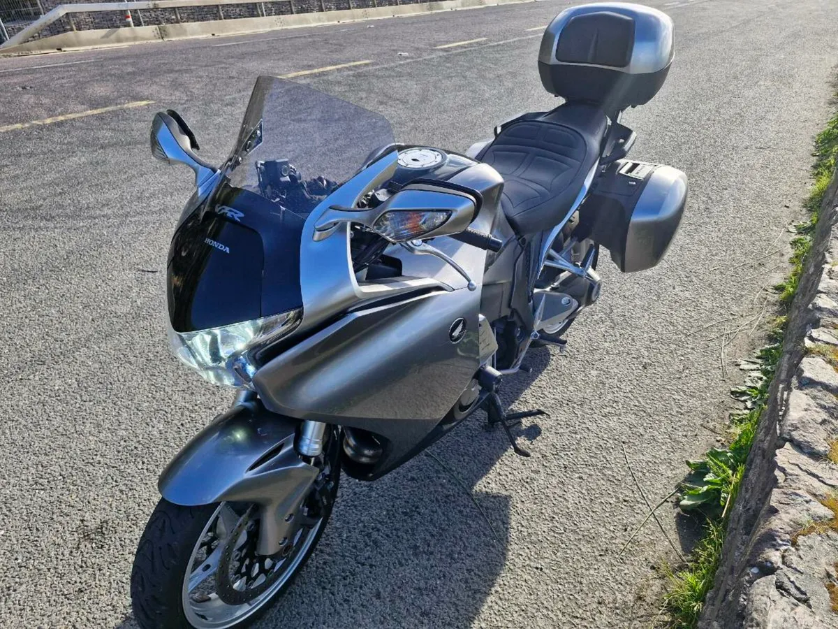 Honda VFR1200F 2010 - Image 4