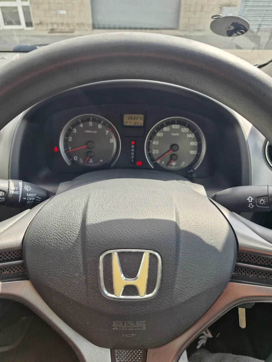 Honda Stream 2007 - Image 2