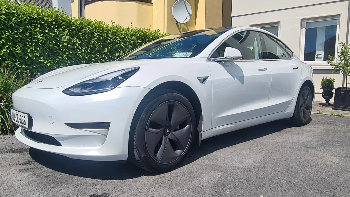 192 Tesla Model 3 Long Range - Image 1
