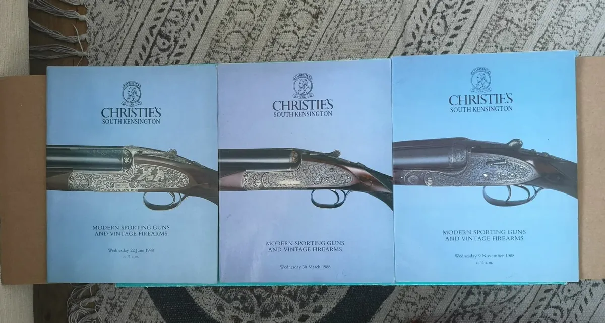 Books on guns and rare arms and armour catalogues - Image 3