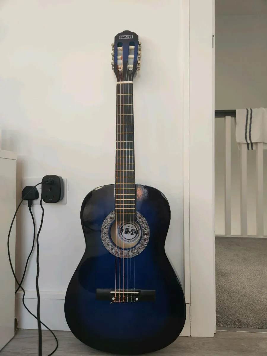 Kids guitar - Image 1