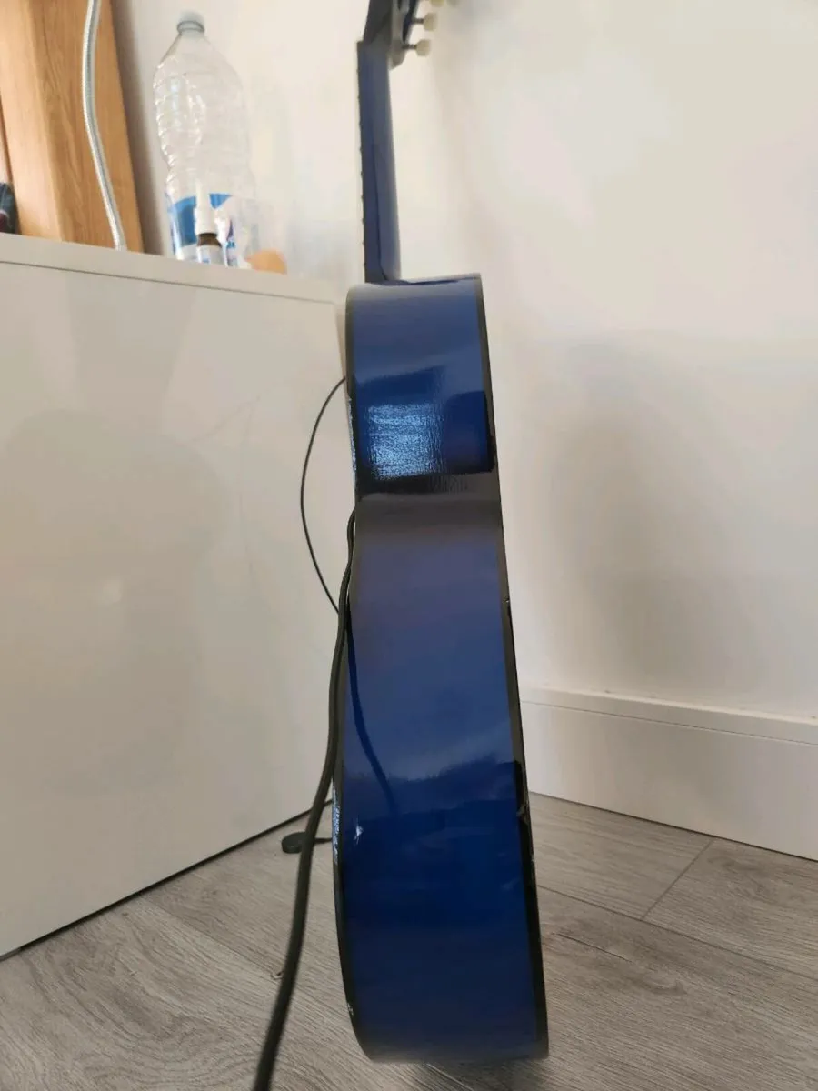 Kids guitar - Image 2