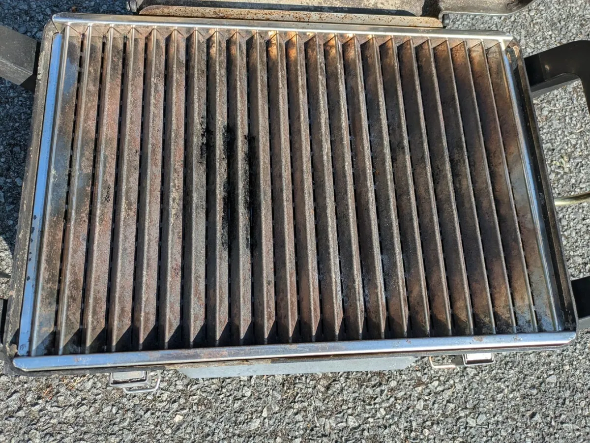 Char-Broil Portable BBQ - Image 4