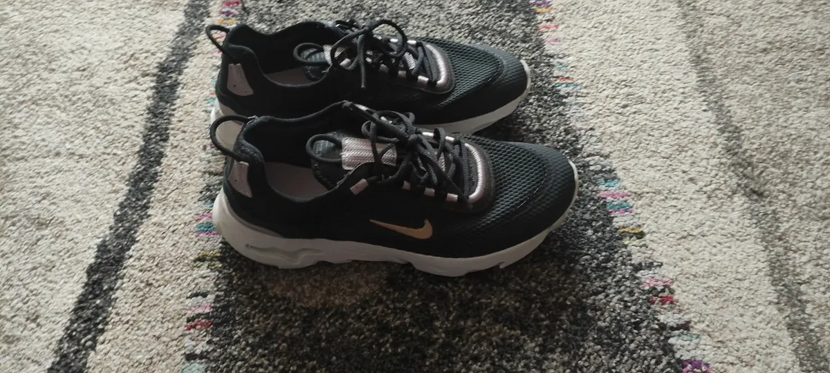 Brand New Nike Shoes UK5.5 - Image 2