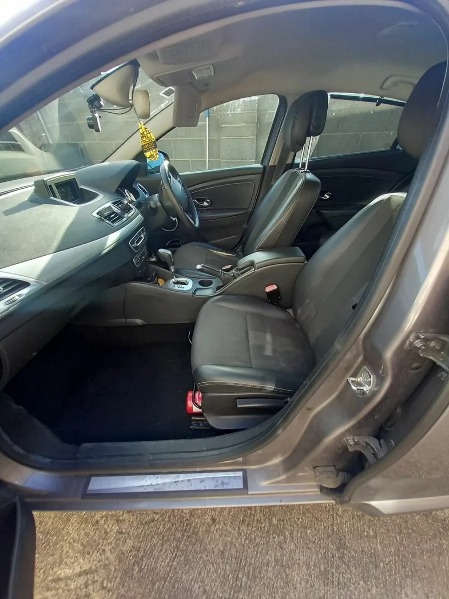 Renault Fluence 2011 - Image 2