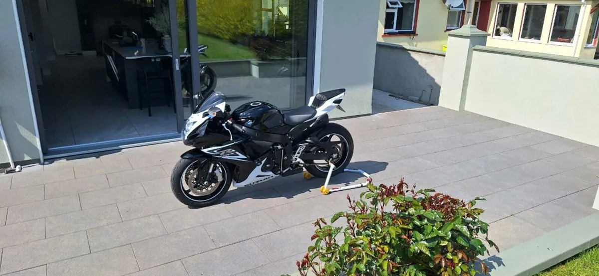 2014 Suzuki GSXR 600 - Image 2