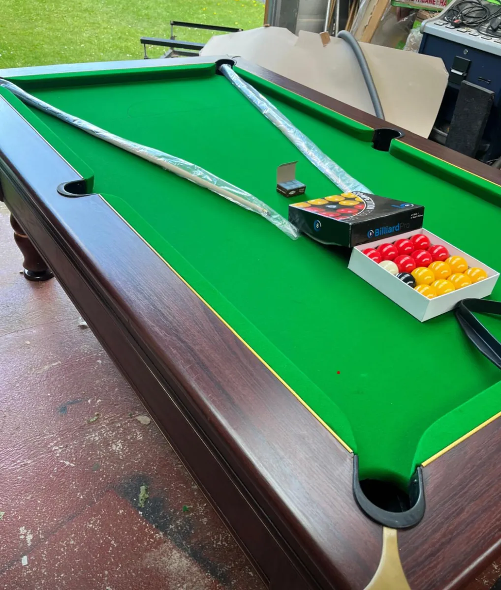 Pool table - Image 1