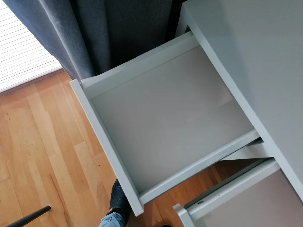 office desk from Ikea in very good condition - Image 3