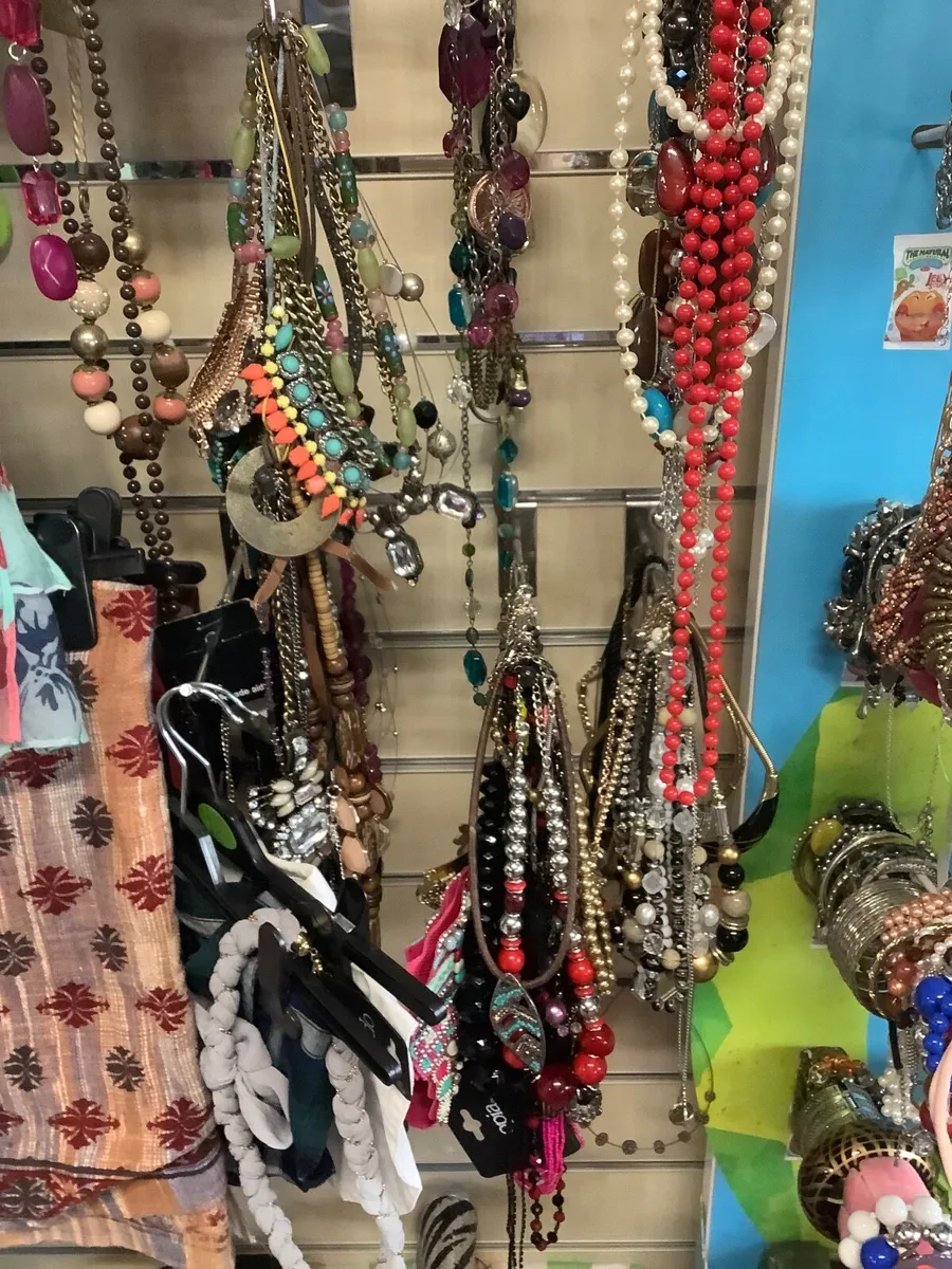 Job lot of costume jewellery - Image 1