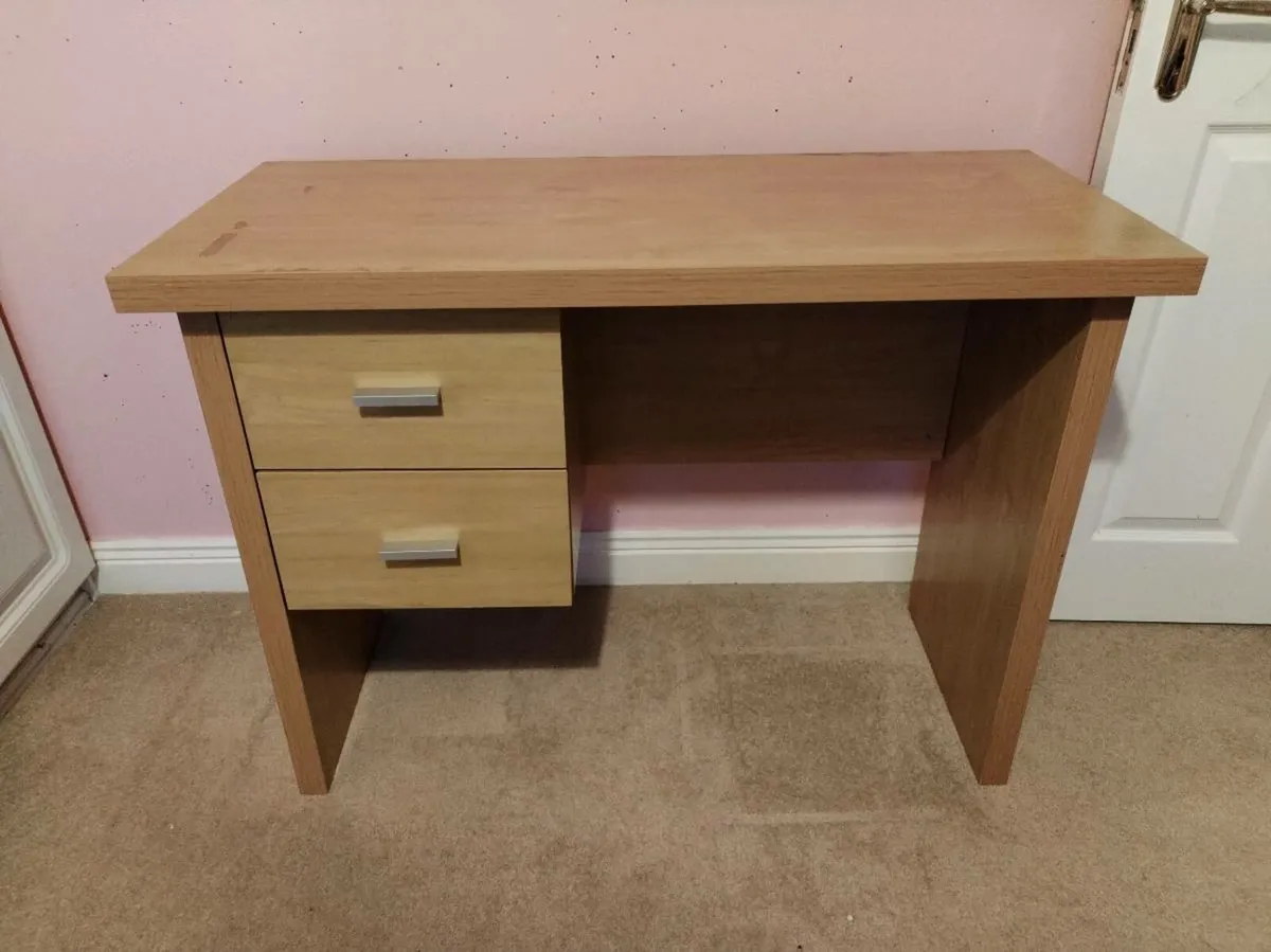 Kids working desk - Image 1