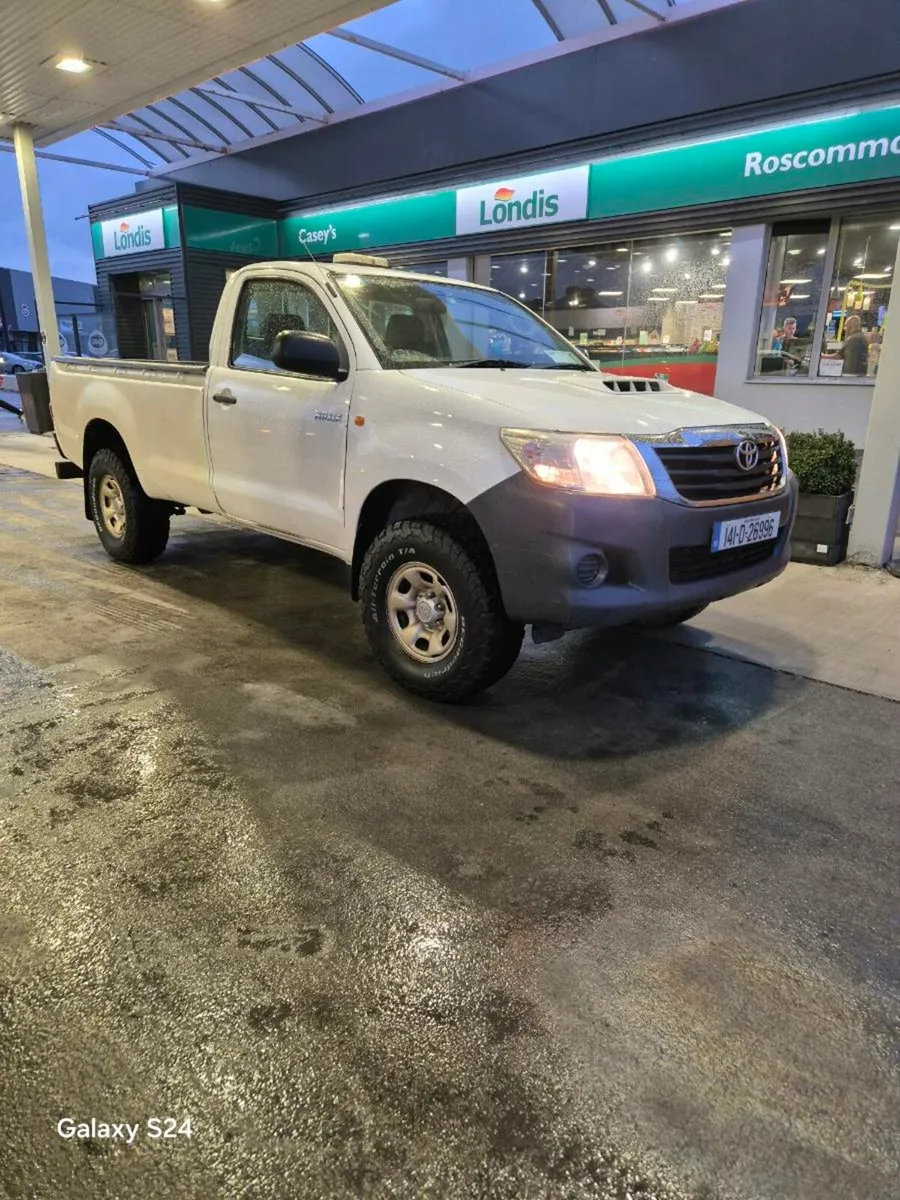 Toyota  Hilux  2014 - Image 1