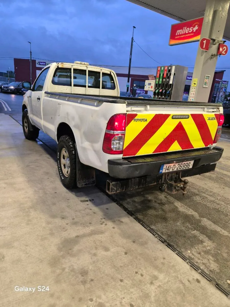 Toyota  Hilux  2014 - Image 3