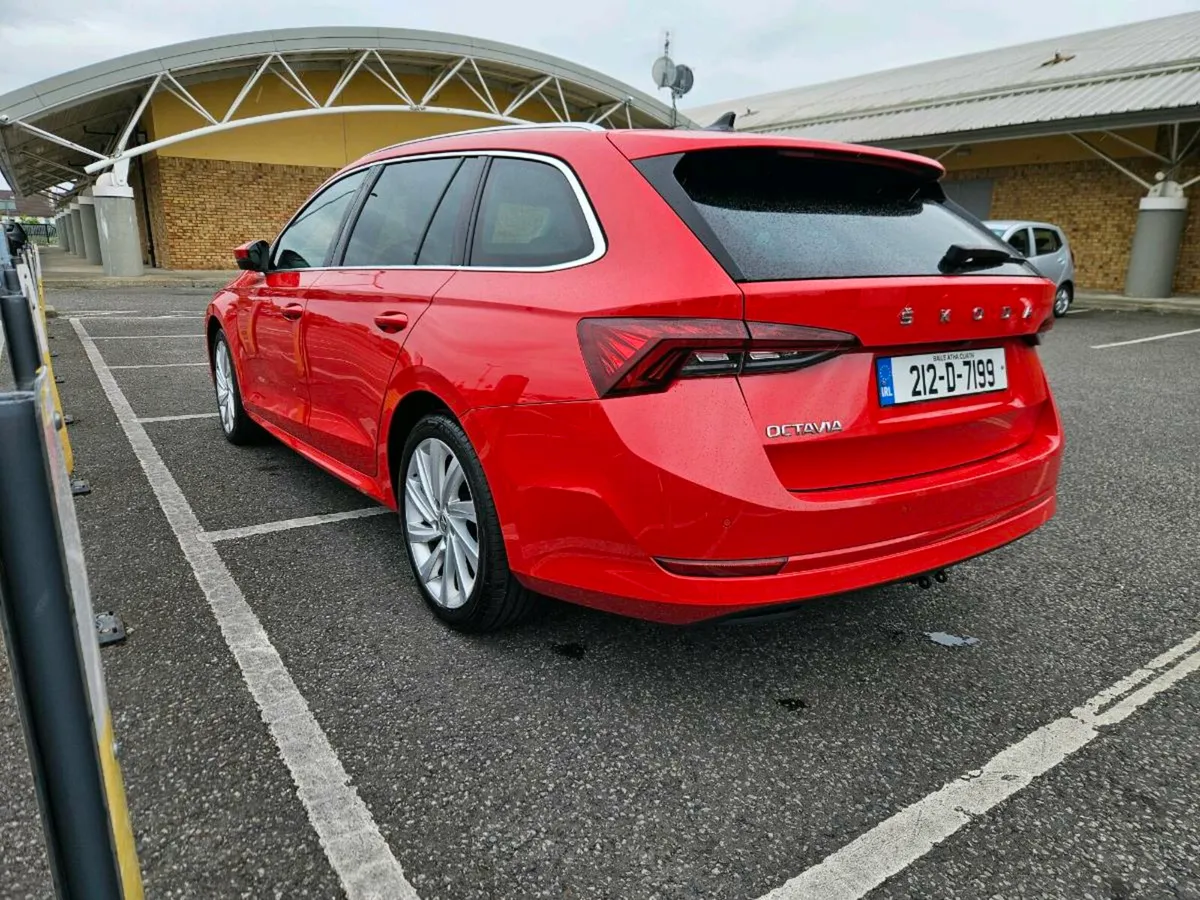 Skoda Octavia 2.0 TDI STYLE DSG Estate - Image 3
