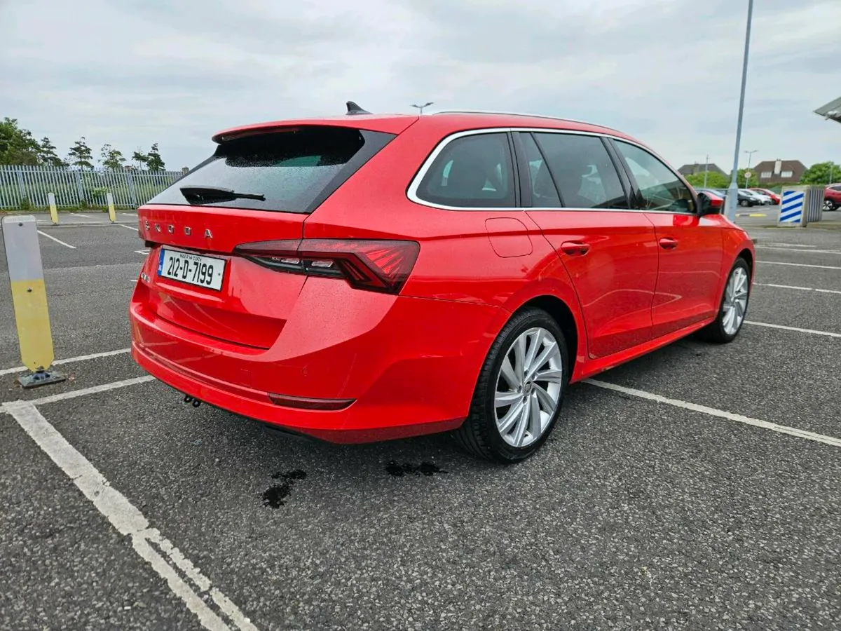 Skoda Octavia 2.0 TDI STYLE DSG Estate - Image 4
