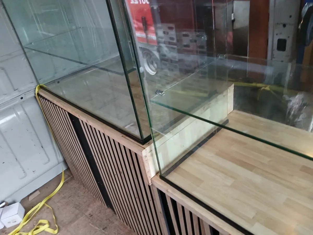 Display unit/glass dusplay delivered - Image 2