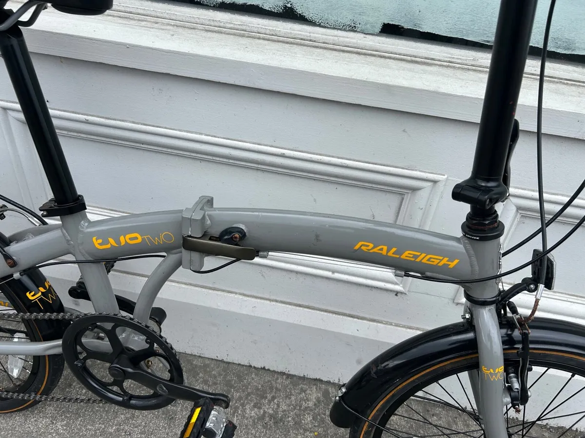 Raleigh folding bike ❗️Open 7 days ❗️ - Image 4