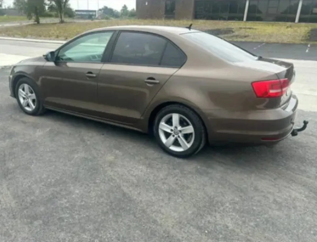 Volkswagen Jetta 2016 - Image 2
