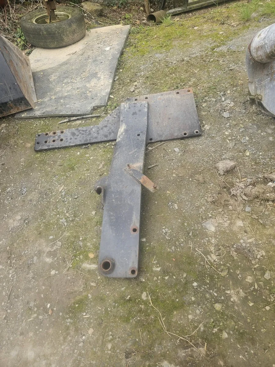 Rossmore fl100 loader valtra brackets - Image 2