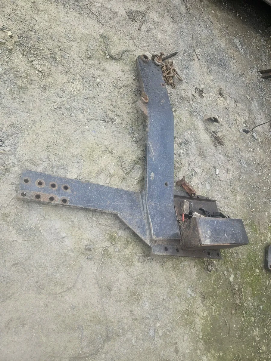 Rossmore fl100 loader valtra brackets - Image 3