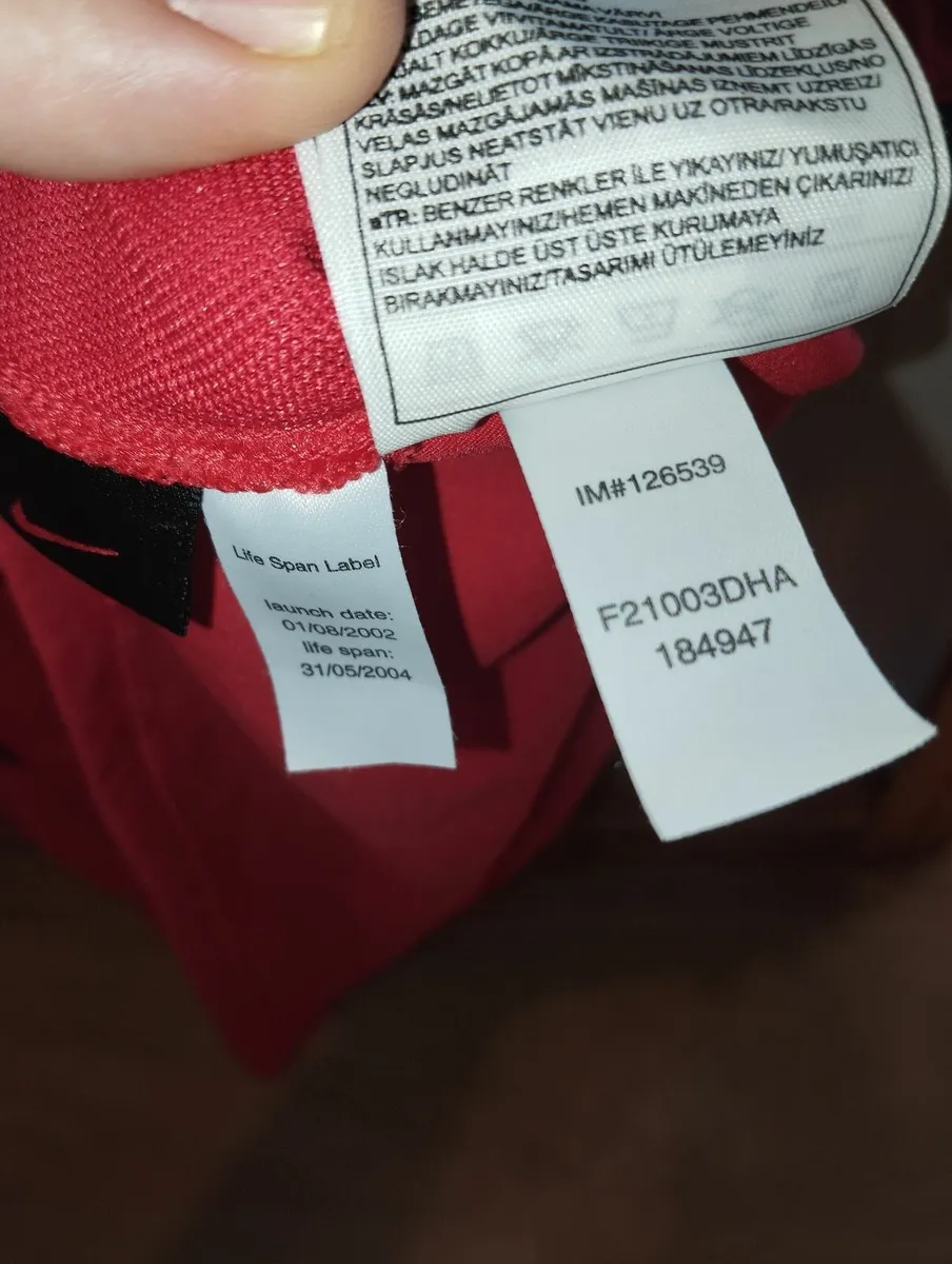 Manchester United jersey - Image 4
