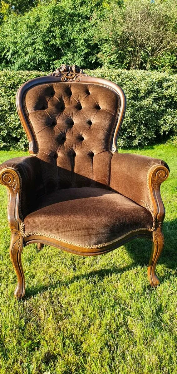 Regency salon suite - Image 1