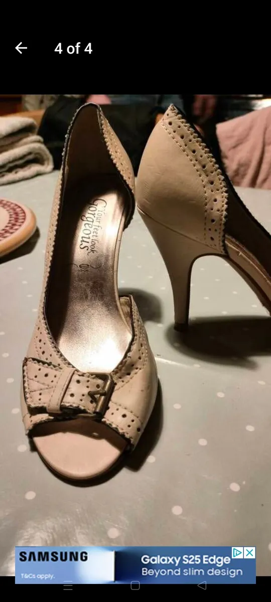 Ladies New look, cream high heel shoes, good condi - Image 3