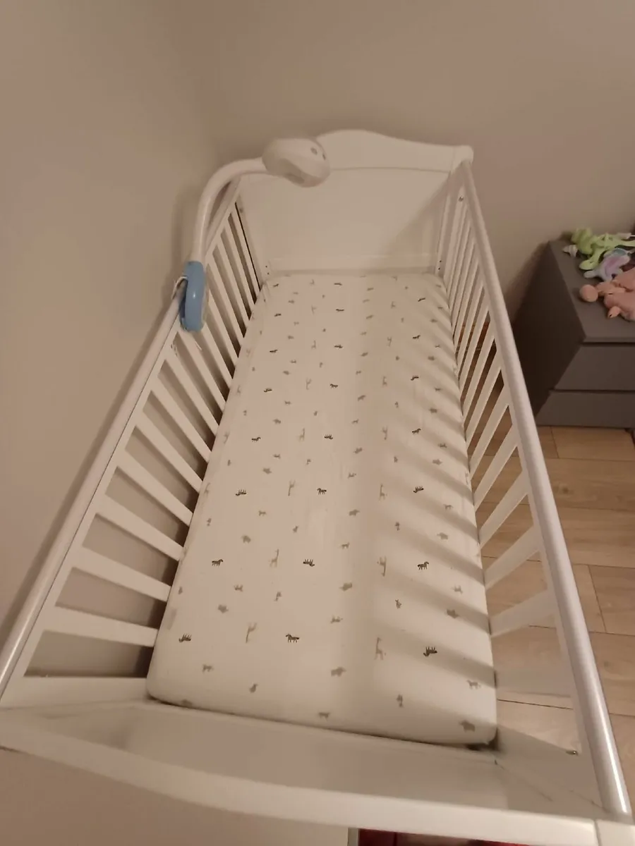 Cot bed + Mattress - Image 1