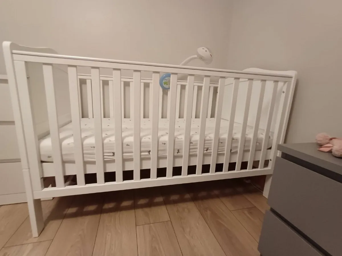 Cot bed + Mattress - Image 2