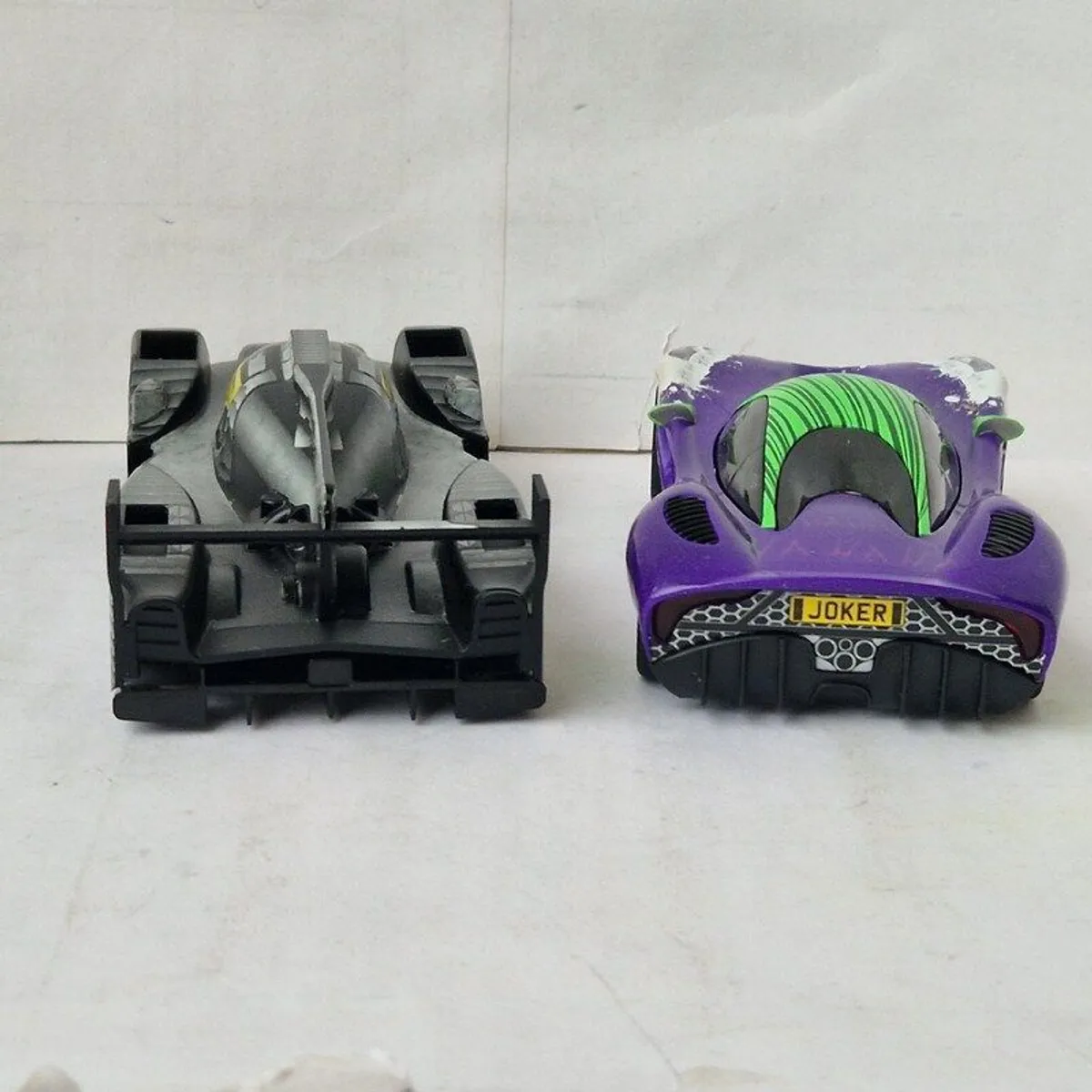 Scalextric Batman vs Joker Slot Car Twin Pack ( C4142 & C4140 TV Street supercar ) - Image 4