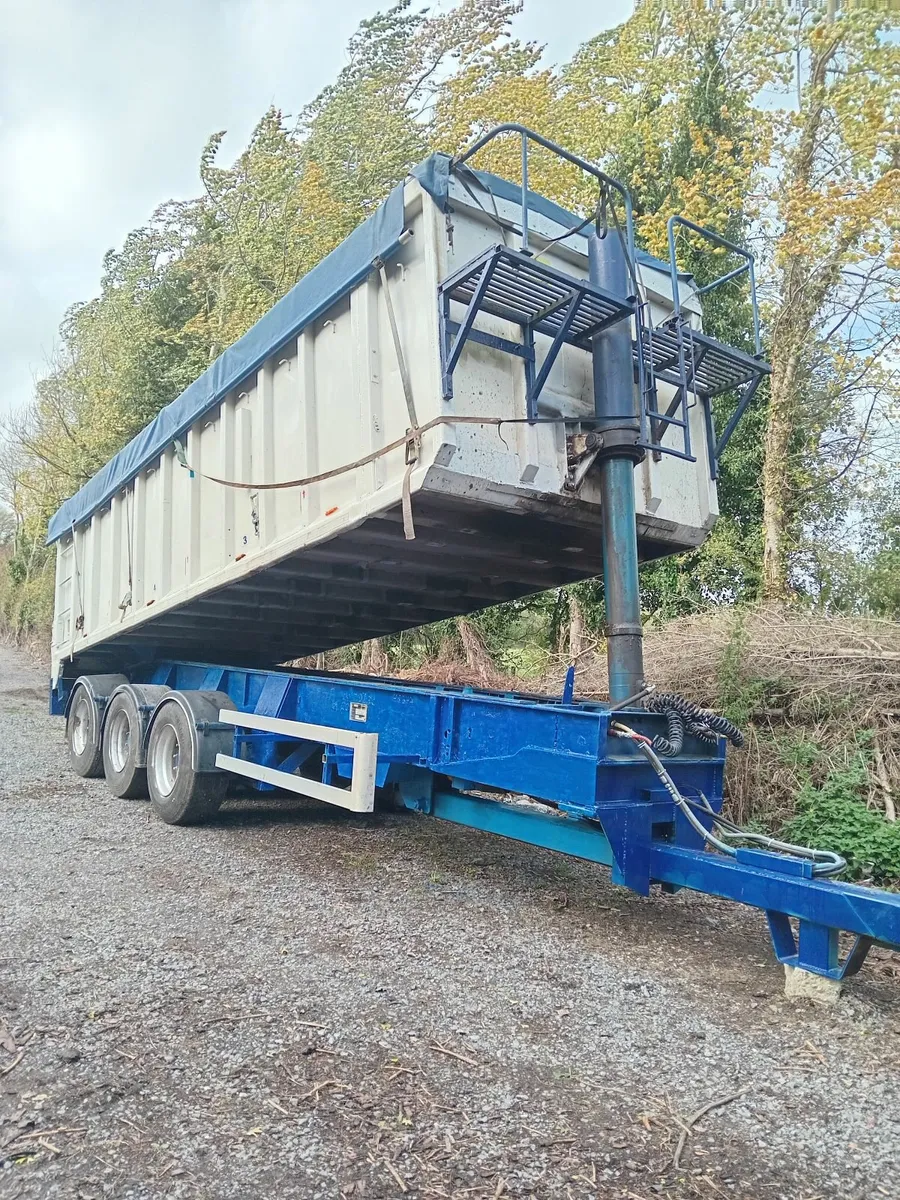 Tri axle 25ft grain trailer - Image 3