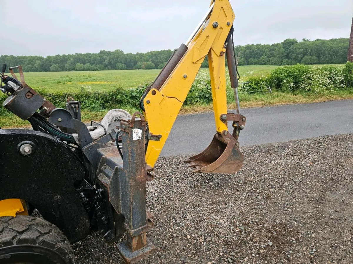 Skidsteer  fronthoe digger - Image 3