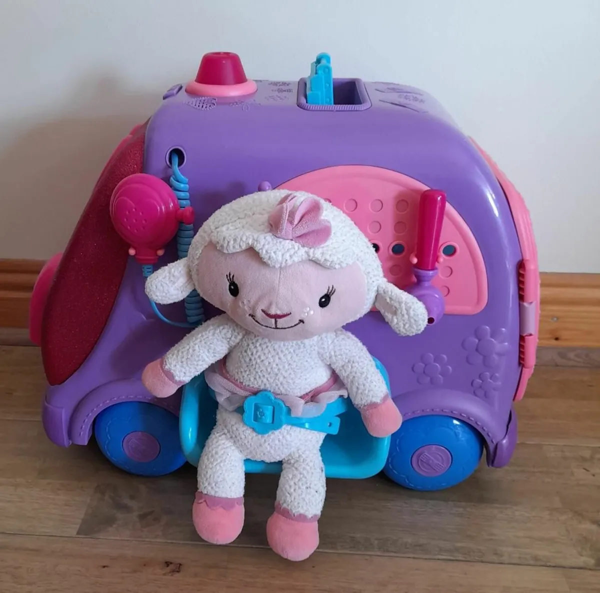 Doc Mcstuffins doll and toys - Image 2