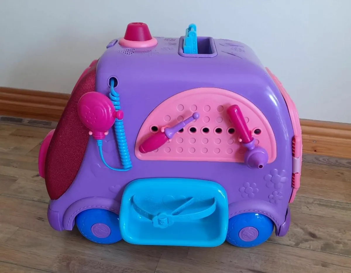 Doc Mcstuffins doll and toys - Image 3