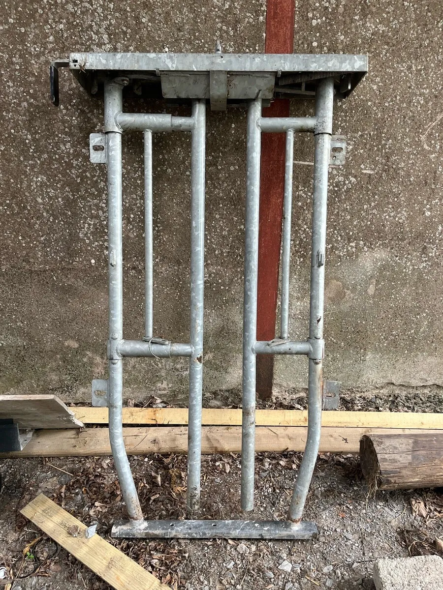 Crush gate