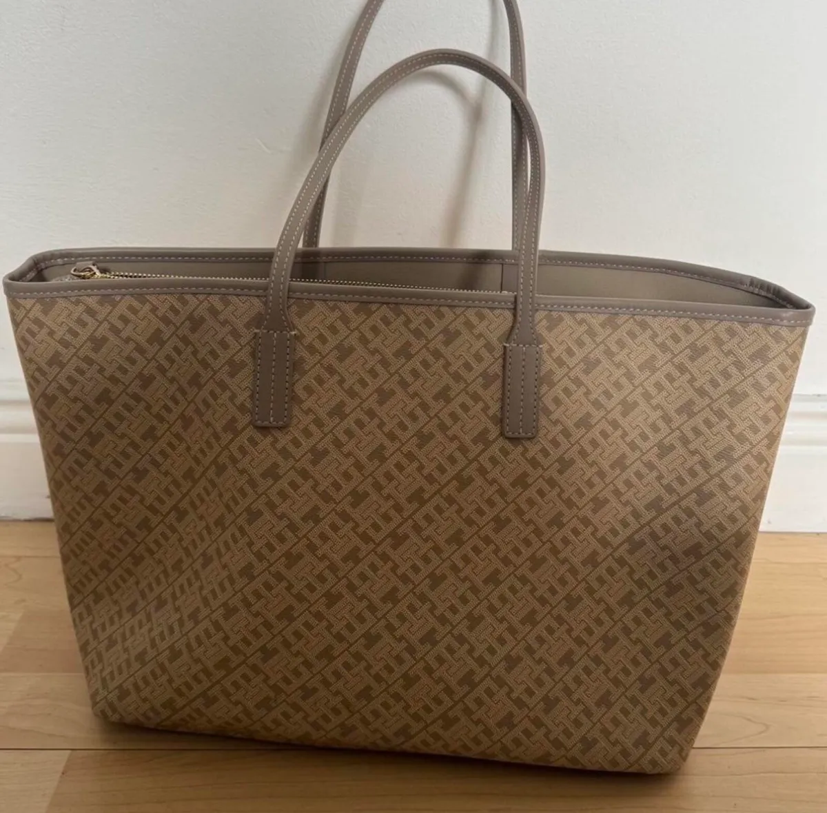 Tommy Hilfigure handbag - Image 2