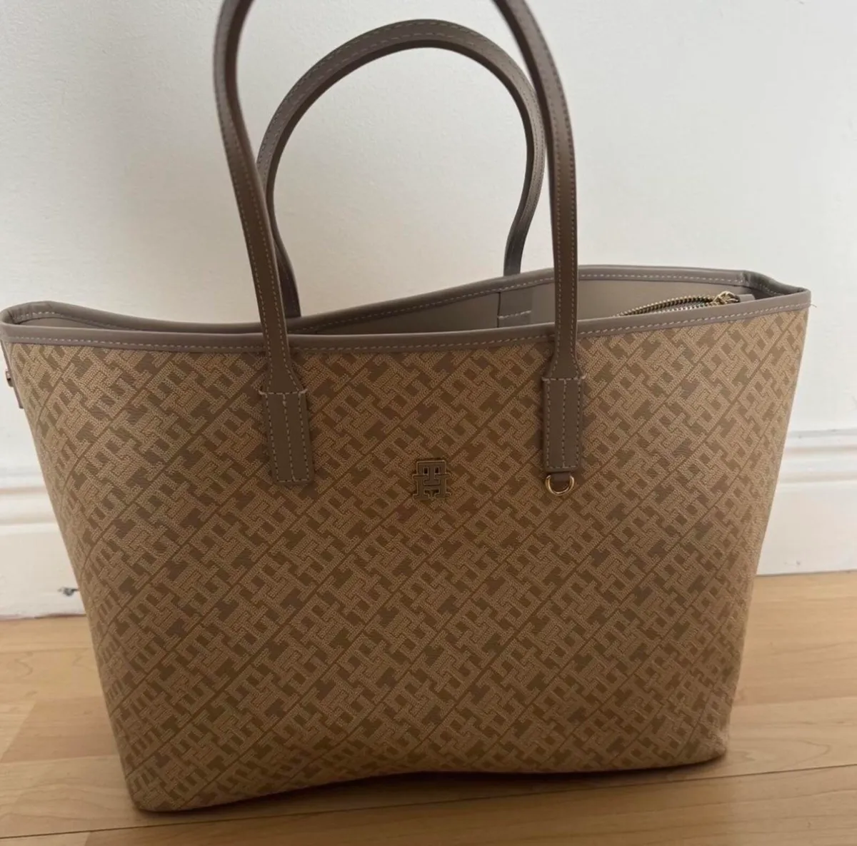 Tommy Hilfigure handbag - Image 4
