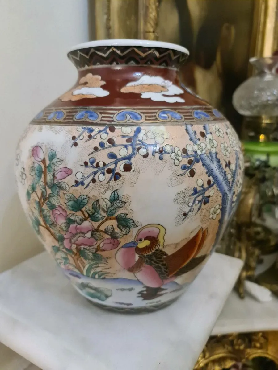 Large KUTANI vase - Image 1