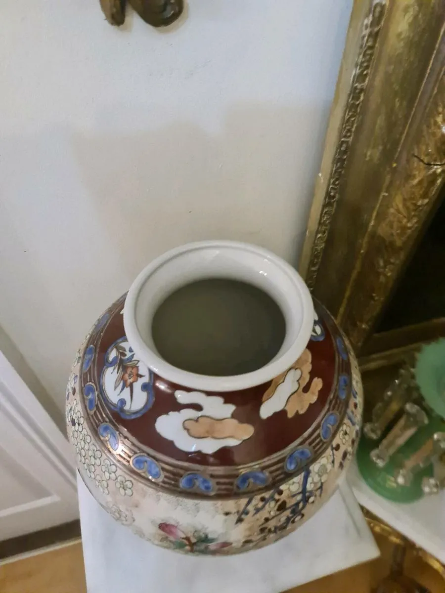 Large KUTANI vase - Image 3