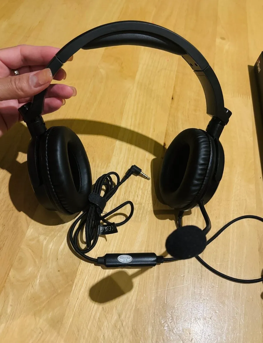 Headphones with LEDs, - Image 4